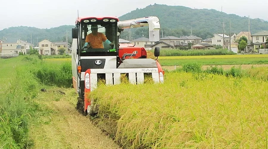 A Look at the Benefits of Using Kubota Combine Harvesters in Ghanaian Agriculture